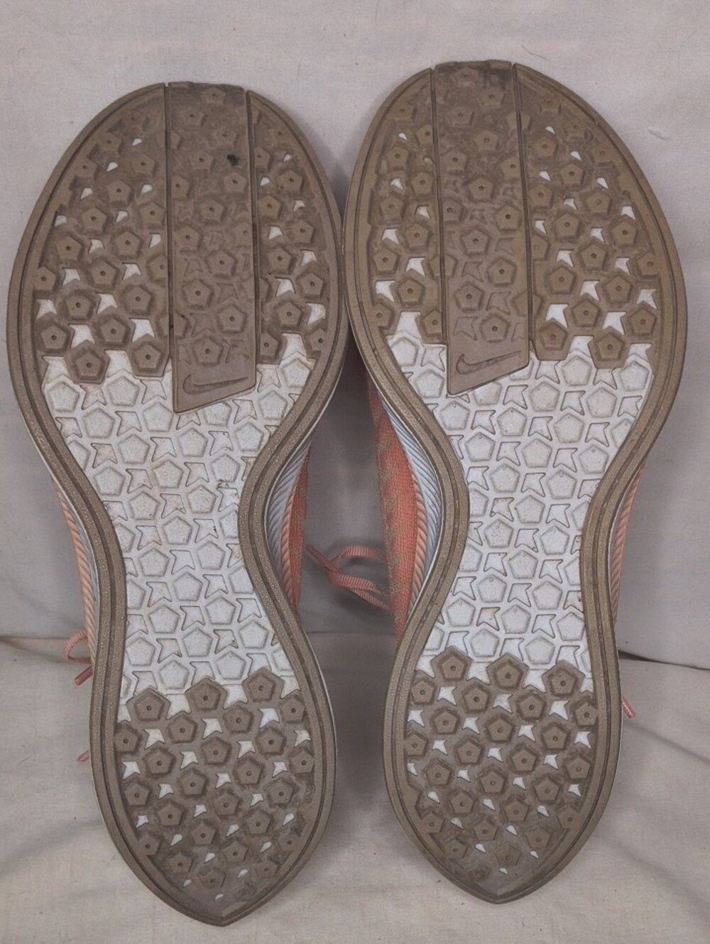 Nike Women's Peach/Pink Athletic Running Shoes Size 9 AM - Picture 10 of 10